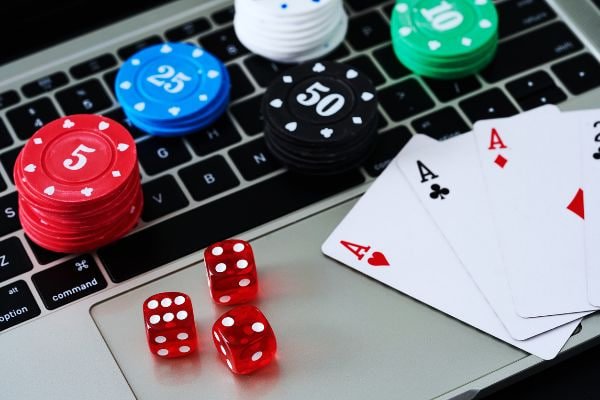Antarmuka Number Archive holaslot menampilkan hasil historis undian dalam format tabel yang terorganisir